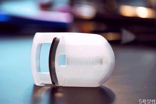 什么能代替睫毛夾 不用睫毛夾怎么能讓睫毛翹 什么能代替睫毛夾 不用睫毛夾怎么能讓睫毛翹