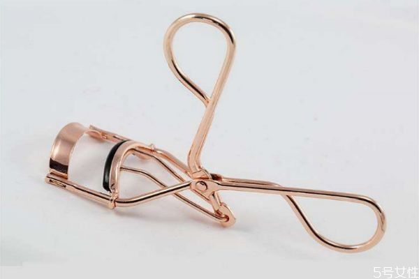 種的睫毛能用睫毛夾嗎 睫毛夾能保持多長時間 種的睫毛能用睫毛夾嗎 睫毛夾能保持多長時間