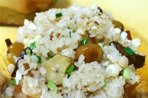 糯米飯能天天吃嗎 吃糯米飯會(huì)便秘嗎 糯米飯能天天吃嗎 吃糯米飯會(huì)便秘嗎