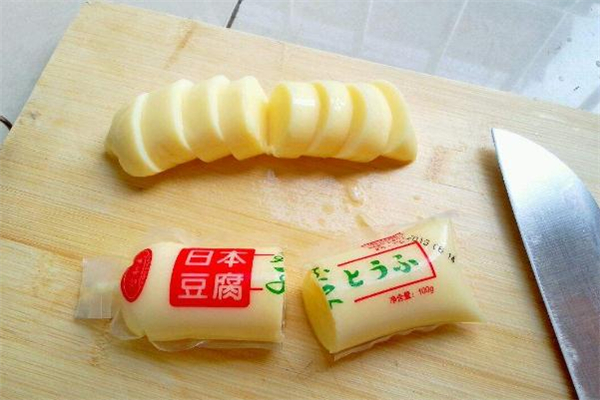日本豆腐怎么打開(kāi) 日本豆腐怎么切才不碎 日本豆腐怎么打開(kāi) 日本豆腐怎么切才不碎