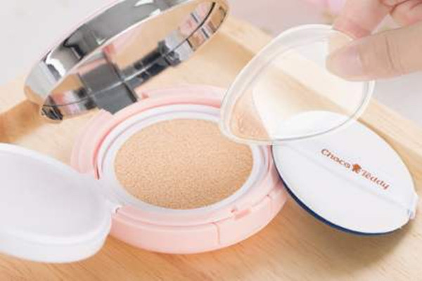 硅膠粉撲用之前要蘸水嗎 硅膠粉撲使用薄膜那一面嗎 硅膠粉撲用之前要蘸水嗎 硅膠粉撲使用薄膜那一面嗎