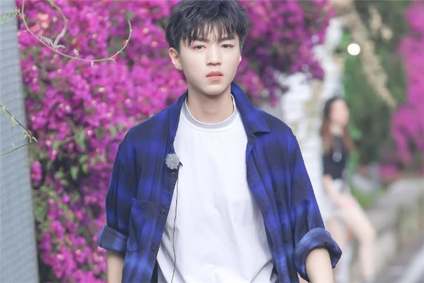 20歲男生穿什么衣服好看 20歲男生怎么搭配衣服 20歲男生穿什么衣服好看 20歲男生怎么搭配衣服