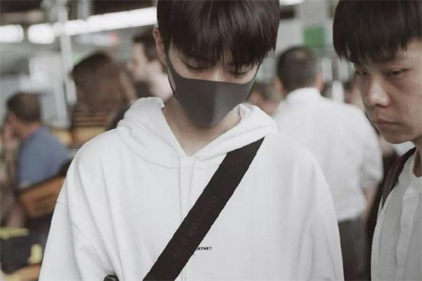 20歲男生穿什么衣服好看 20歲男生怎么搭配衣服 20歲男生穿什么衣服好看 20歲男生怎么搭配衣服