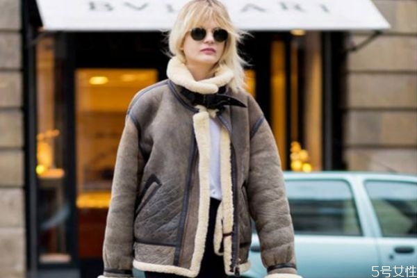 羊羔毛適合什么時(shí)候穿 羊羔毛適合什么人穿 羊羔毛適合什么時(shí)候穿 羊羔毛適合什么人穿