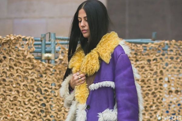 羊羔毛結(jié)塊了怎么辦 羊羔毛外套掉毛嚴重怎么辦 羊羔毛結(jié)塊了怎么辦 羊羔毛外套掉毛嚴重怎么辦