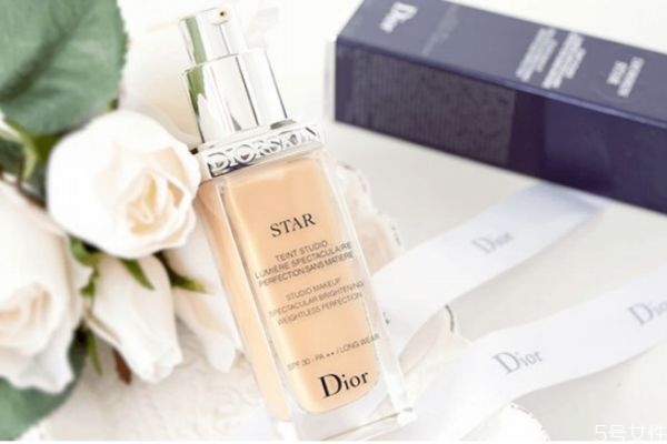 臉上有浮粉怎么辦 化妝臉上脫皮浮粉怎么辦 臉上有浮粉怎么辦 化妝臉上脫皮浮粉怎么辦