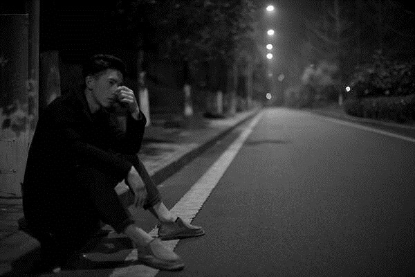 男生失戀后痛苦的表現(xiàn)有哪些 男生失戀后是什么感覺 男生失戀后痛苦的表現(xiàn)有哪些 男生失戀后是什么感覺