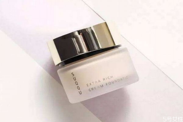 怎么化妝不浮粉卡粉 不浮粉不卡粉的小妙招 怎么化妝不浮粉卡粉 不浮粉不卡粉的小妙招