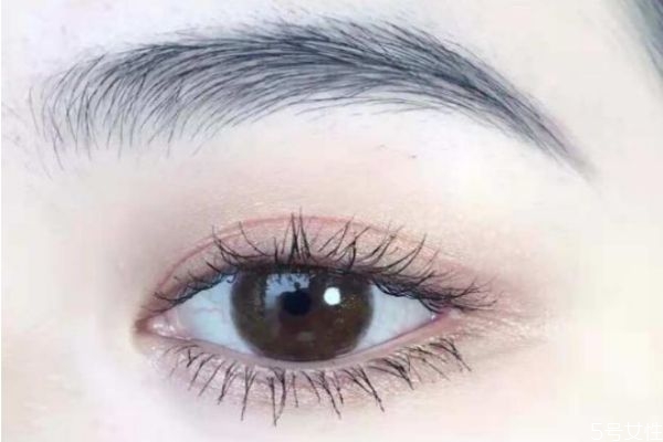 怎么畫眼妝顯得溫柔 如何畫一個溫柔的妝 怎么畫眼妝顯得溫柔 如何畫一個溫柔的妝