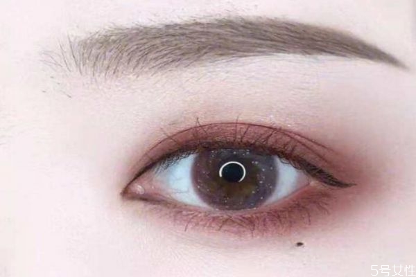 怎么畫眼妝顯得溫柔 如何畫一個溫柔的妝 怎么畫眼妝顯得溫柔 如何畫一個溫柔的妝