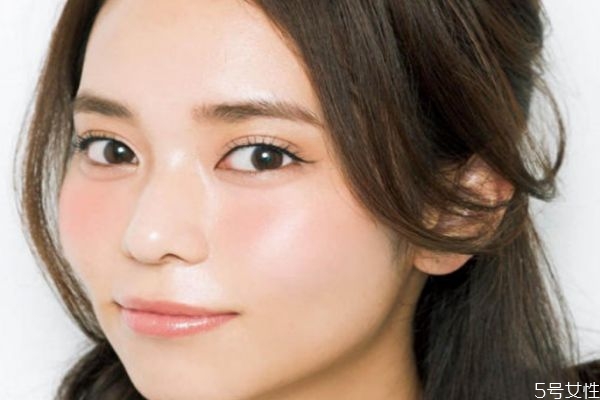 怎么畫眼妝顯得溫柔 如何畫一個溫柔的妝 怎么畫眼妝顯得溫柔 如何畫一個溫柔的妝