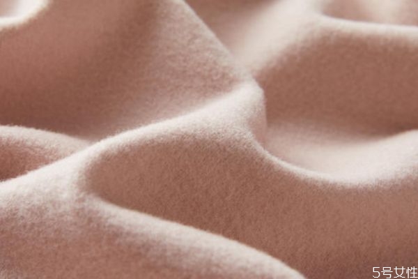 德絨面料保暖性怎么樣 德絨和色拉姆哪個保暖好 德絨面料保暖性怎么樣 德絨和色拉姆哪個保暖好