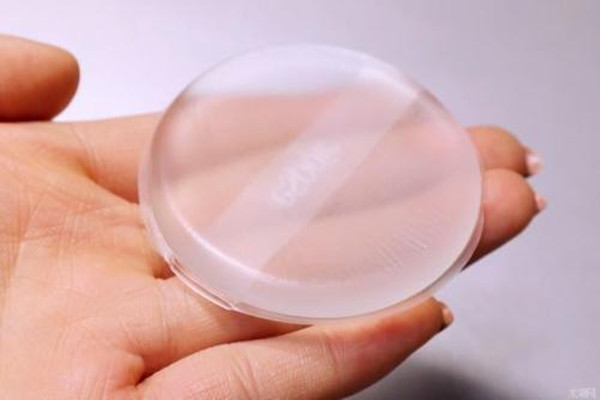 硅膠粉撲適合用干粉嗎 涂干粉用刷子還是粉撲好 硅膠粉撲適合用干粉嗎 涂干粉用刷子還是粉撲好