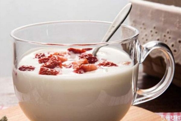 蘋果加牛奶可以減肥嗎 蘋果加牛奶的作用是什么呢 蘋果加牛奶可以減肥嗎 蘋果加牛奶的作用是什么呢