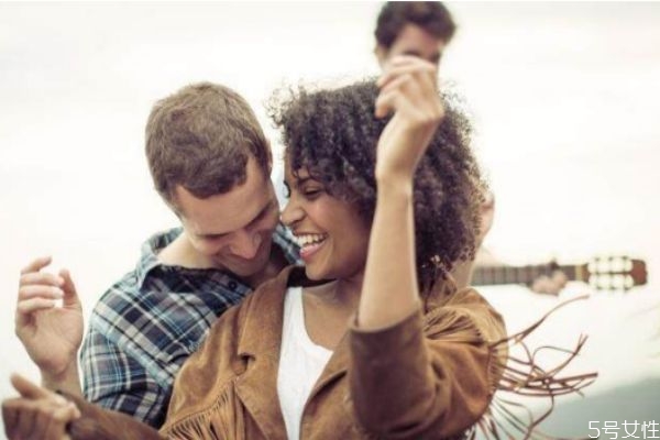 女生喜歡什么東西 讓女生瞬間感動的禮物 女生喜歡什么東西 讓女生瞬間感動的禮物