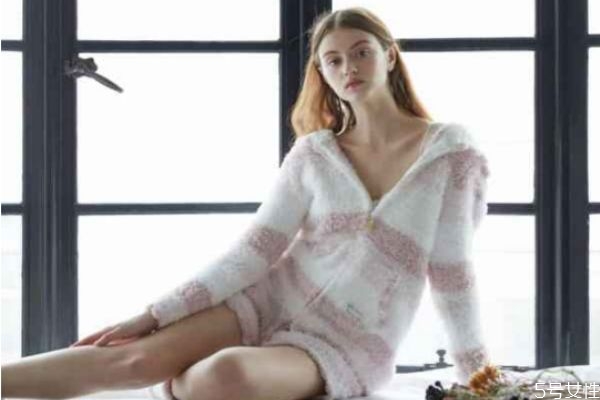 搖粒絨和珊瑚絨的區(qū)別 搖粒絨和法蘭絨的區(qū)別 搖粒絨和珊瑚絨的區(qū)別 搖粒絨和法蘭絨的區(qū)別