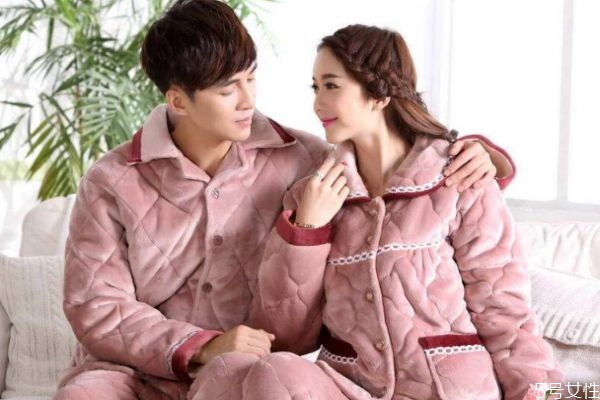 冬天睡衣布料哪種好 哪種面料衣服比較適合做睡衣 冬天睡衣布料哪種好 哪種面料衣服比較適合做睡衣