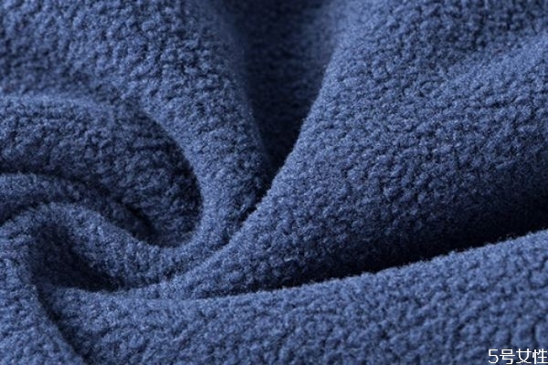 德絨和搖粒絨哪一個(gè)更保暖 搖粒絨和羽絨哪個(gè)保暖 德絨和搖粒絨哪一個(gè)更保暖 搖粒絨和羽絨哪個(gè)保暖