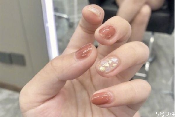 秋冬美甲選什么顏色 美甲選顏色有什么技巧 秋冬美甲選什么顏色 美甲選顏色有什么技巧