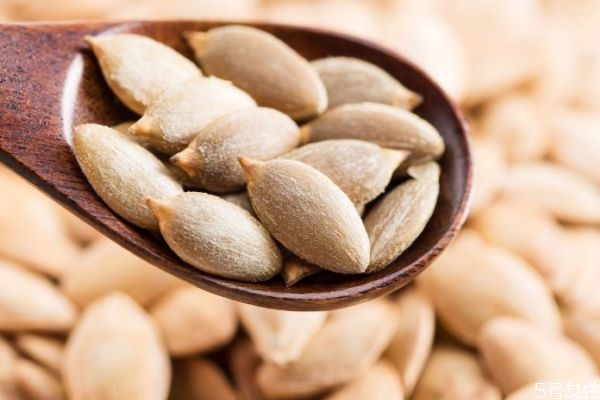 南瓜籽有什么營養(yǎng)價(jià)值呢 吃南瓜籽有什么好處呢 南瓜籽有什么營養(yǎng)價(jià)值呢 吃南瓜籽有什么好處呢