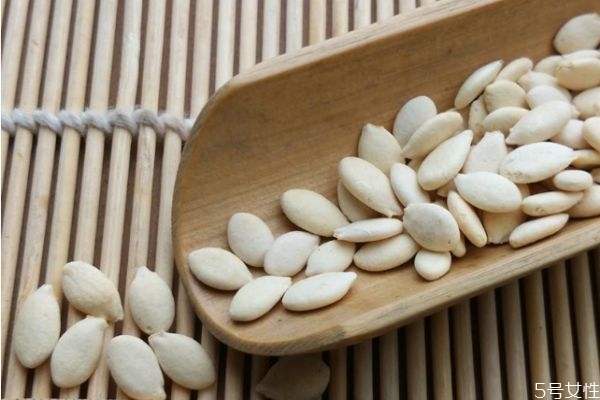 冬瓜子有什么營(yíng)養(yǎng)價(jià)值呢 吃冬瓜子有什么好處呢 冬瓜子有什么營(yíng)養(yǎng)價(jià)值呢 吃冬瓜子有什么好處呢