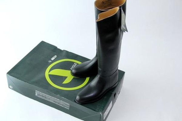 高幫些配什么褲子好看 高幫鞋怎么挑選 高幫些配什么褲子好看 高幫鞋怎么挑選