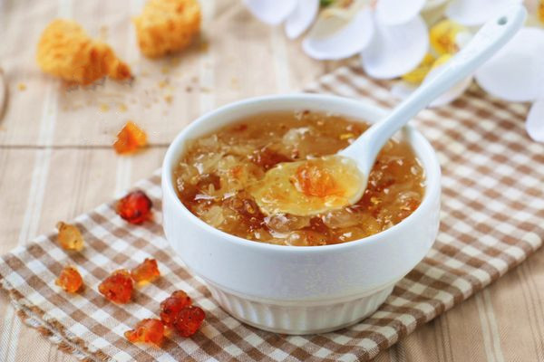 泡桃膠的水能繼續(xù)用嗎 桃膠里有黑色的能吃嗎 泡桃膠的水能繼續(xù)用嗎 桃膠里有黑色的能吃嗎