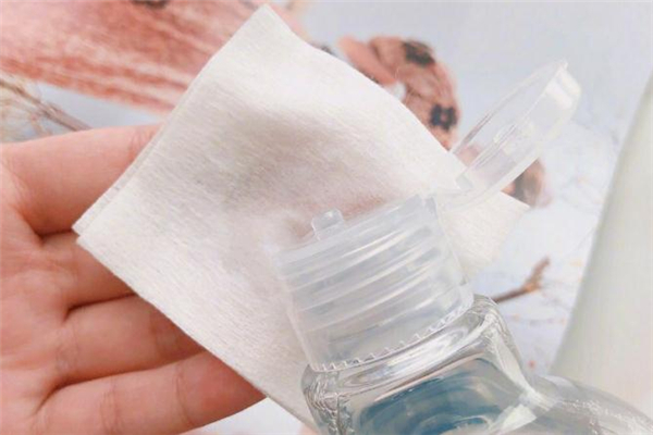 unny卸妝水和皇后卸妝水哪個(gè)好 unny卸妝水能卸口紅嗎 unny卸妝水和皇后卸妝水哪個(gè)好 unny卸妝水能卸口紅嗎