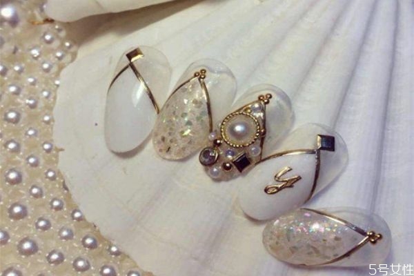 水晶甲可以保持多久 做美甲要注意些什么 水晶甲可以保持多久 做美甲要注意些什么