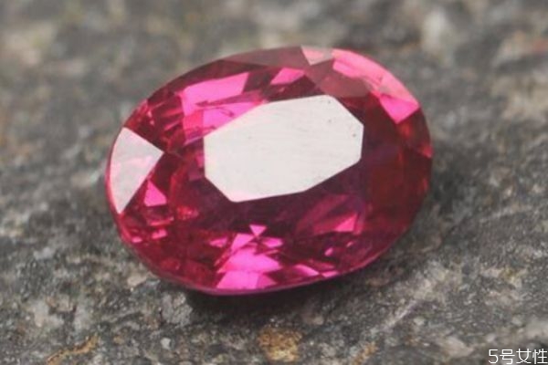 紅寶石值得收藏嗎 紅寶石為什么沒有很大的 紅寶石值得收藏嗎 紅寶石為什么沒有很大的