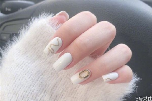 秋冬美甲選什么顏色 美甲選顏色有什么技巧 秋冬美甲選什么顏色 美甲選顏色有什么技巧