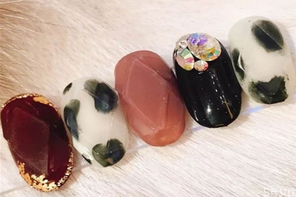 水晶甲可以保持多久 做美甲要注意些什么 水晶甲可以保持多久 做美甲要注意些什么