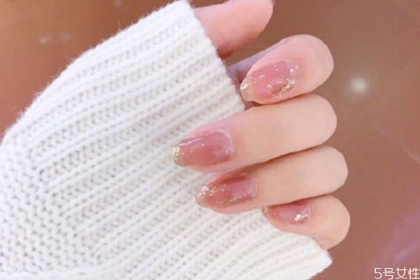 秋冬美甲選什么顏色 美甲選顏色有什么技巧 秋冬美甲選什么顏色 美甲選顏色有什么技巧