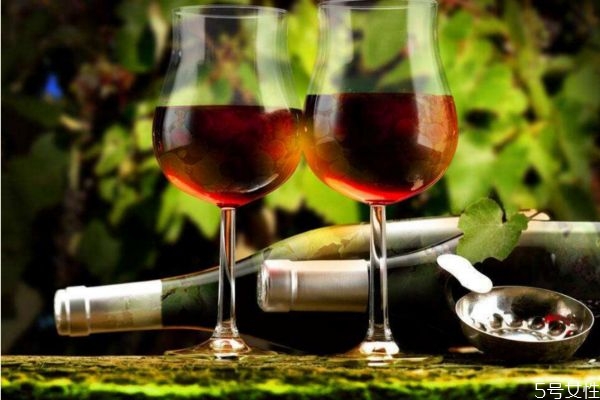 空腹可以喝酒嗎 怎么喝酒不傷身體呢 空腹可以喝酒嗎 怎么喝酒不傷身體呢