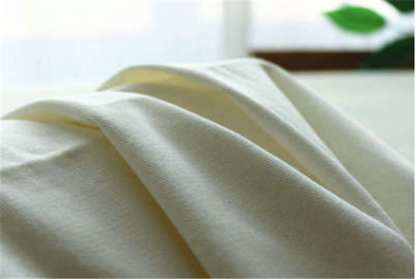 桑蠶絲面料的特點(diǎn) 鑒別桑蠶絲面料的方法 桑蠶絲面料的特點(diǎn) 鑒別桑蠶絲面料的方法