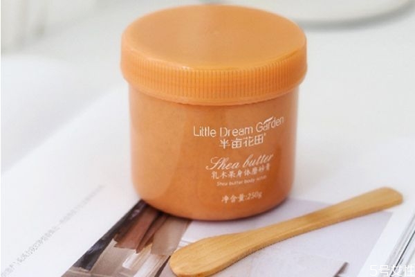 用磨砂膏之前要打濕嗎 磨砂膏和沐浴露的使用順序 用磨砂膏之前要打濕嗎 磨砂膏和沐浴露的使用順序