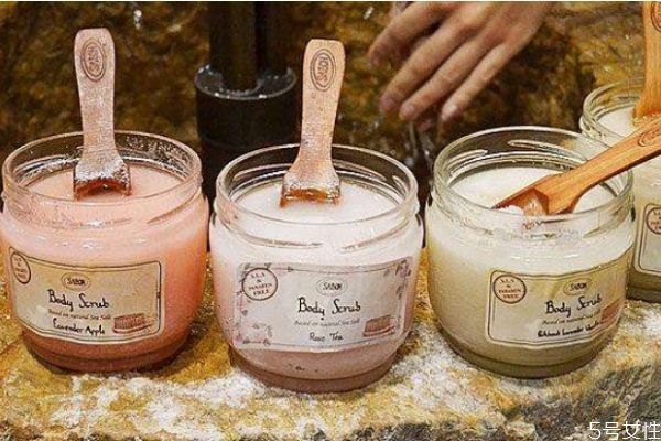 磨砂膏和去角質(zhì)啫喱哪個(gè)好 磨砂膏不要天天用 磨砂膏和去角質(zhì)啫喱哪個(gè)好 磨砂膏不要天天用