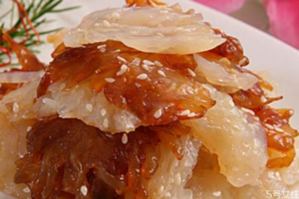 海蜇頭應(yīng)該怎么挑選呢 海蜇頭可以怎么吃呢 海蜇頭應(yīng)該怎么挑選呢 海蜇頭可以怎么吃呢