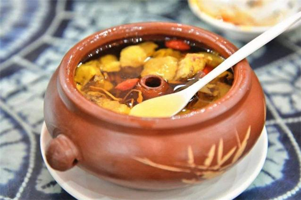 汽鍋雞正宗做法 做汽鍋雞用什么雞 汽鍋雞正宗做法 做汽鍋雞用什么雞