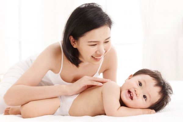 嬰兒晚上睡覺(jué)老哭為什么呢 造成嬰兒晚上哭原因有什么 嬰兒晚上睡覺(jué)老哭為什么呢 造成嬰兒晚上哭原因有什么