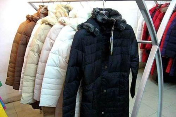 羽絨服發(fā)霉的原因 羽絨服發(fā)霉了怎么洗 羽絨服發(fā)霉的原因 羽絨服發(fā)霉了怎么洗