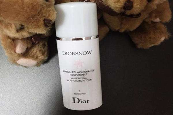 每天只涂隔離霜算化妝嗎 每天涂隔離霜有害嗎 每天只涂隔離霜算化妝嗎 每天涂隔離霜有害嗎