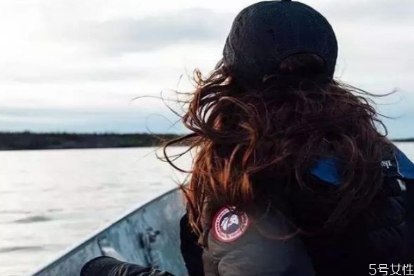 加拿大鵝羽絨服標(biāo)志是什么意思 加拿大鵝羽絨服是鵝絨嗎 加拿大鵝羽絨服標(biāo)志是什么意思 加拿大鵝羽絨服是鵝絨嗎