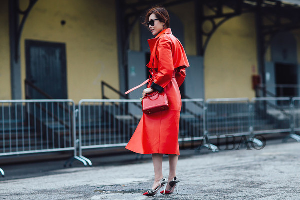 橘紅色外套里面搭什么好看 橘紅色搭配推薦 橘紅色外套里面搭什么好看 橘紅色搭配推薦