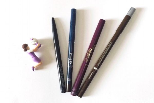 新手應(yīng)該怎么化眼線呢 化眼線的方法有什么呢 新手應(yīng)該怎么化眼線呢 化眼線的方法有什么呢