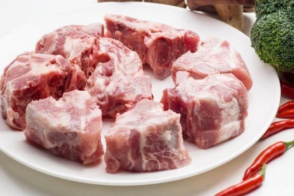 豬骨有什么營(yíng)養(yǎng)價(jià)值呢 吃豬骨有什么好處呢 豬骨有什么營(yíng)養(yǎng)價(jià)值呢 吃豬骨有什么好處呢