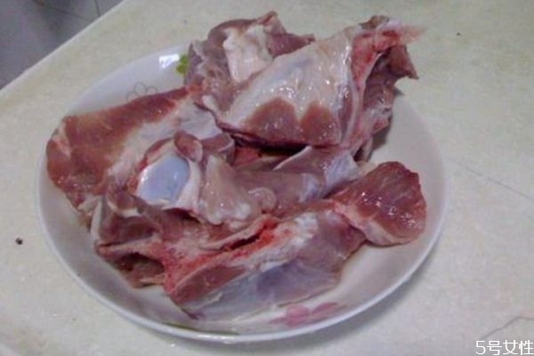 豬骨有什么營(yíng)養(yǎng)價(jià)值呢 吃豬骨有什么好處呢 豬骨有什么營(yíng)養(yǎng)價(jià)值呢 吃豬骨有什么好處呢