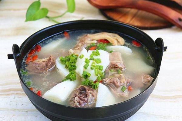 老鴨湯適合什么人群呢 喝老鴨湯有什么注意的呢 老鴨湯適合什么人群呢 喝老鴨湯有什么注意的呢