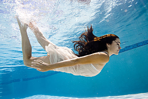 游泳時耳朵進水出不來怎么辦 游泳時如何預(yù)防耳朵進水 游泳時耳朵進水出不來怎么辦 游泳時如何預(yù)防耳朵進水