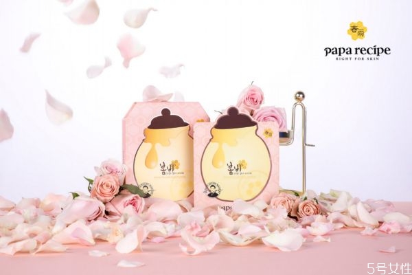 晚上貼了面膜要不要洗一下臉 晚上貼面膜的好處是什么 晚上貼了面膜要不要洗一下臉 晚上貼面膜的好處是什么